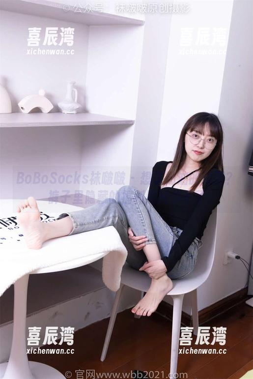 BoBoSocks袜啵啵-奶油 BoBoSocks袜啵啵 - 想看奶油的制服?裤子里隐藏的福利照片少不了