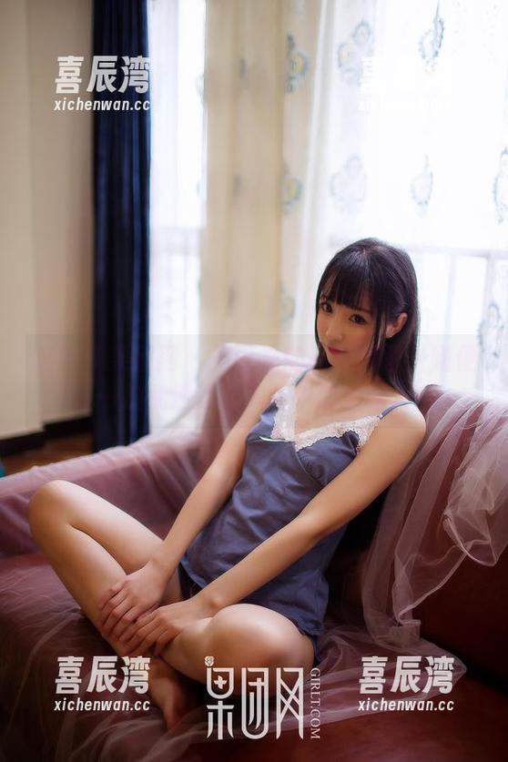 GIRLT果团网-王语纯 GIRLT果团网 - 王语纯的日常原图:随便一拍就像是误入画中的轻松。