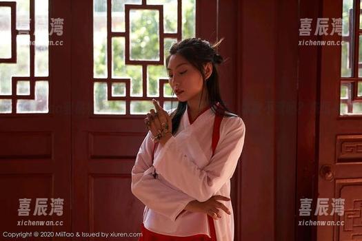 MiiTao蜜桃社 - 佩琦Pinky的女王写真，你敢不爱吗？洗眼神器
