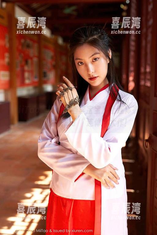 MiiTao蜜桃社-李宝宝 MiiTao蜜桃社 - 当李宝宝穿上连体衣,定制图片就成了“连体”大作!