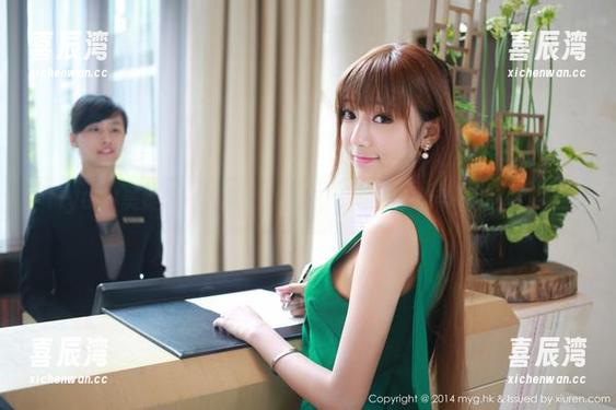 MyGirl美媛馆 - 唐琪儿的原图，这眼镜好像带着些小心机啊