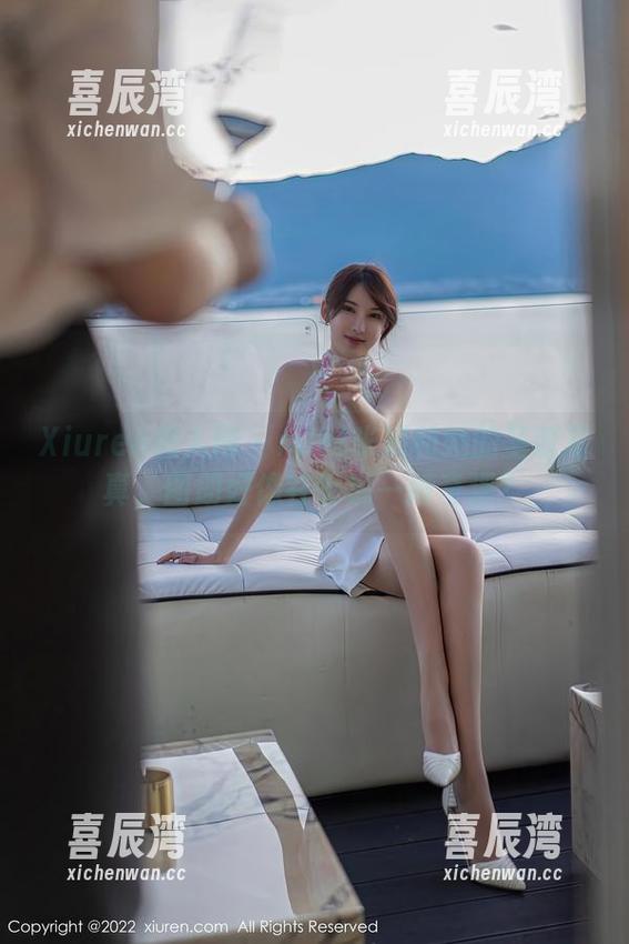 Xiuren秀人网-mini米妮 Xiuren秀人网 - mini米妮和她的圣诞写真,图册好像在诉说一段奇遇?