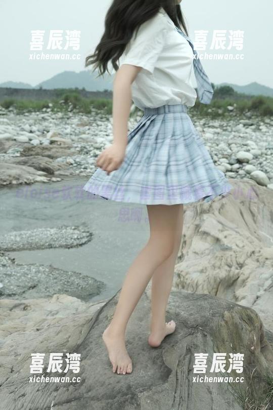 eloise软软 eloise软软的黑丝,套图里藏着不少小心思啊。
