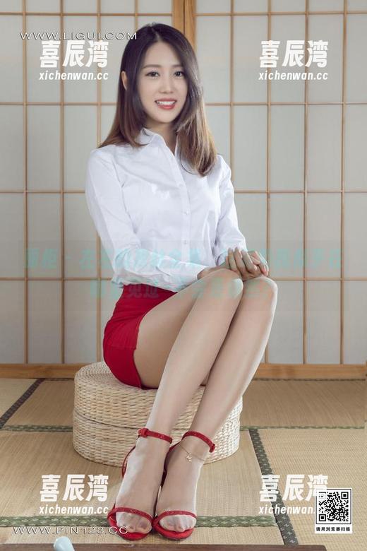 丽柜 - 左左的灰丝全集，这姿势我似乎在哪里见过–不会是偶然？