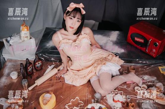 你见过姜仁卿(강인경)的“圣诞快乐”吗？私房写真直接颠覆你的节日认知。
