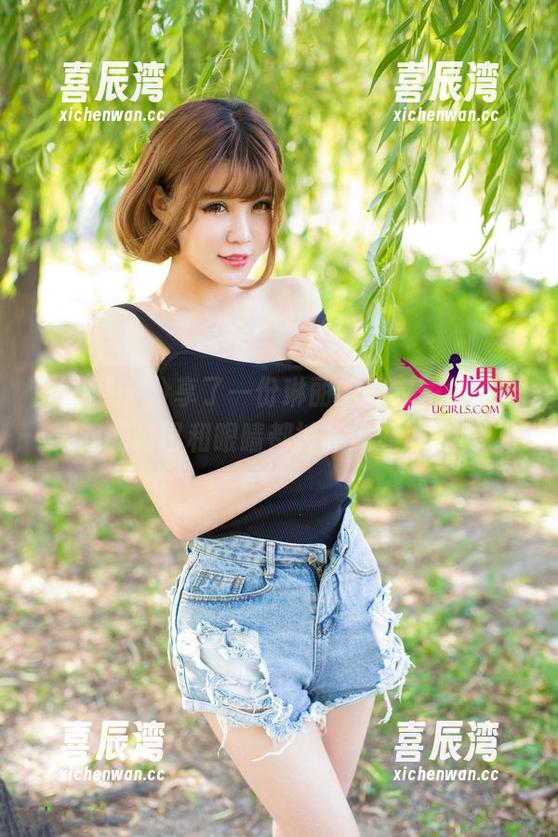 尤果网 - 分享了一份琳丽的泳衣图包，结果我的嘴巴和眼睛都被扑通通冲击了！