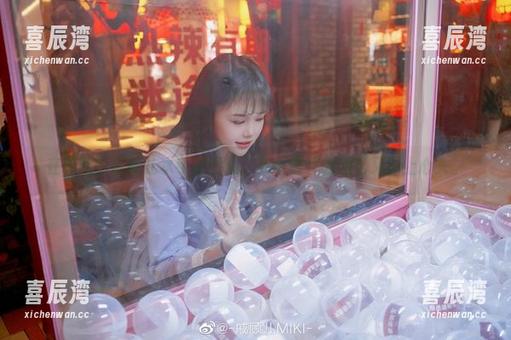 戚顾儿 在线欣赏戚顾儿水手服图集,高中时代的回忆又涌上心头。