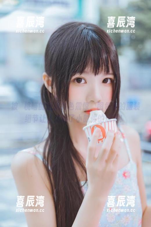 被桜桃喵的姐姐角色震惊，图包里的服装细节让人想起了小时候的玩具！