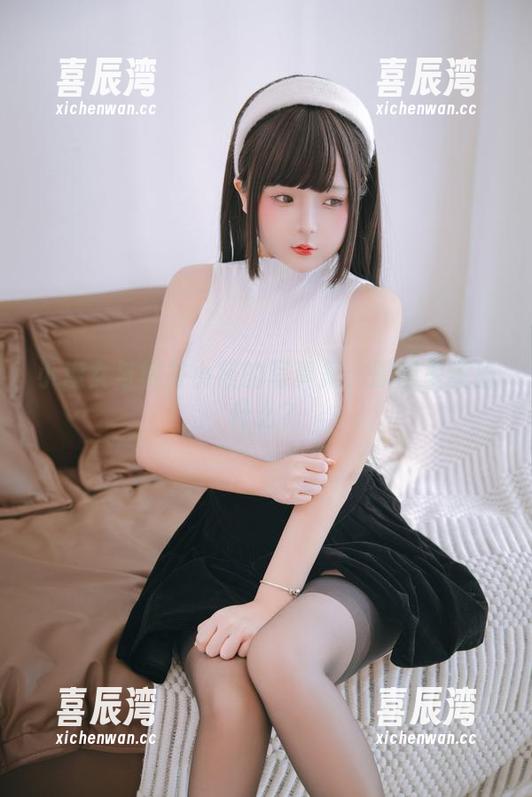 小魔女与樱井小莜的写真集：原图里藏着什么？