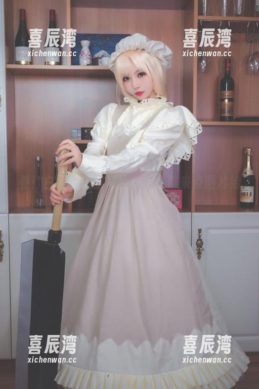 看！白易子教主狂野cos，再来点图片给你剧透。