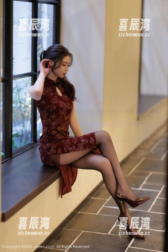 秀人网-Emily顾奈奈 秀人网 - Emily顾奈奈全集,学妹的日常:小动作加个屁声,也能成风景?