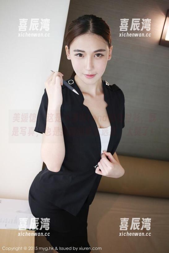 美媛馆 - 这是小海臀rena的白衬衫，既是写真，也是我新的壁纸选择，太赞了！