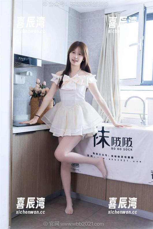 袜啵啵-熊熊 袜啵啵 - 熊熊在私房中,化身少女的私密守护者。