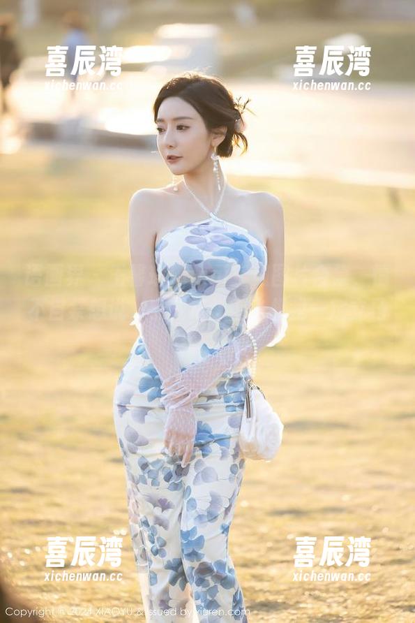 语画界 - 王馨瑶yanni空姐图片合集，情不自禁想说，穿成这样上飞机我一定立马买票！