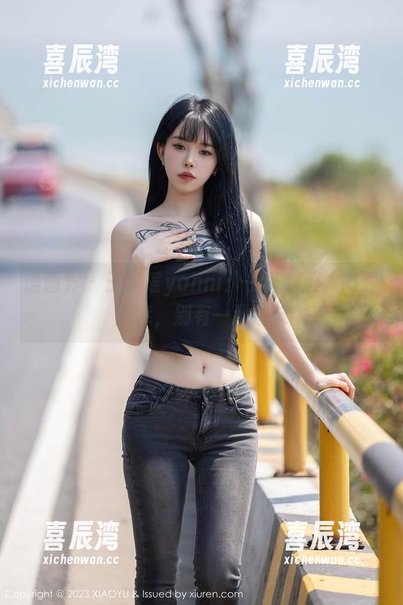 语画界-王馨瑶yanni 语画界 - 王馨瑶yanni:一身制服,高清图库,别有一番滋味