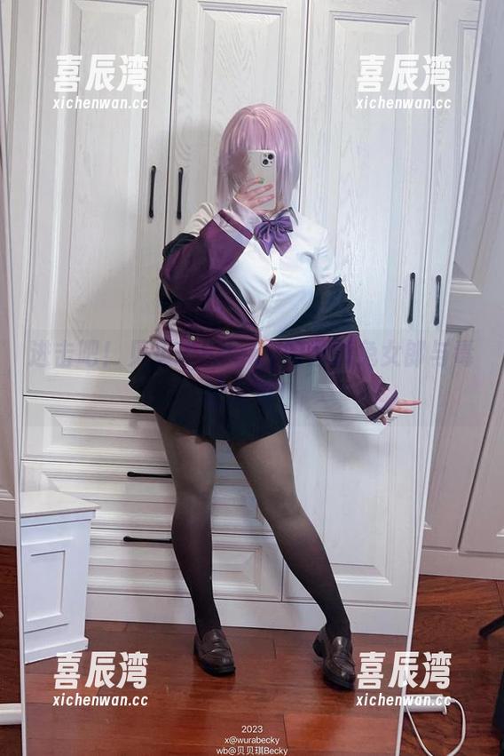进击吧！贝贝琪Becky的恶搞兔女郎与毒蛇写真！