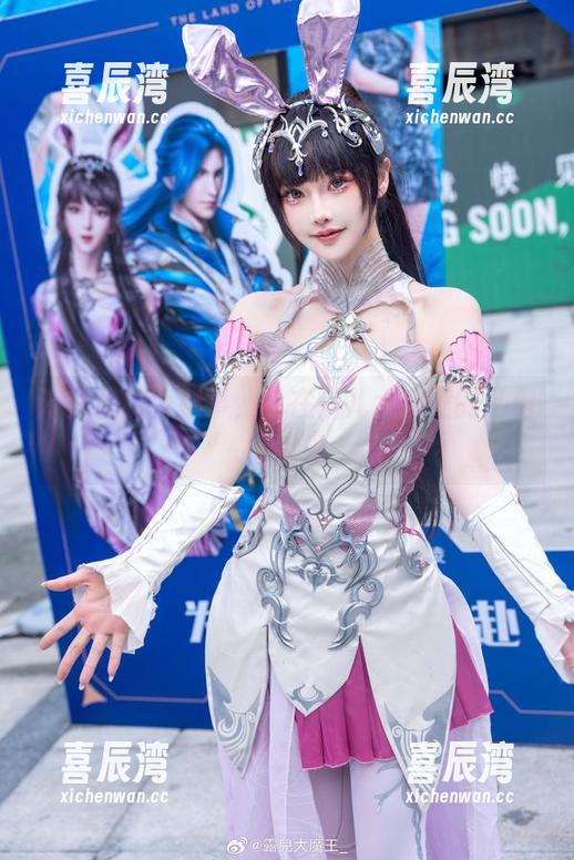 露儿大魔王 浴室里的小趣事,全在露儿大魔王的私房图片里